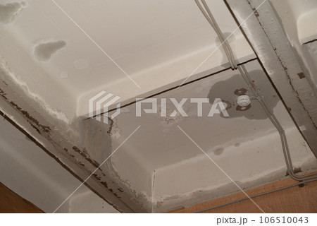 Flooding rainwater, causing damage, peeling paint and mildew. Flooding rainwater, causing damage, peeling paint and mildew. 106510043