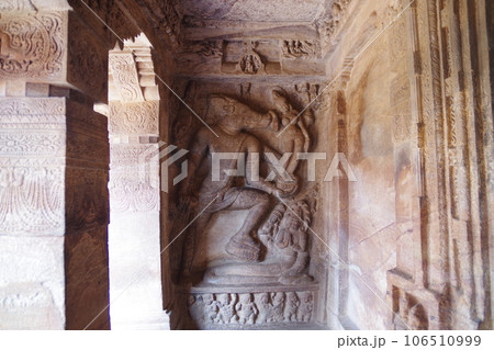 インド バダミ石窟寺院 インド バダミ石窟寺院 106510999