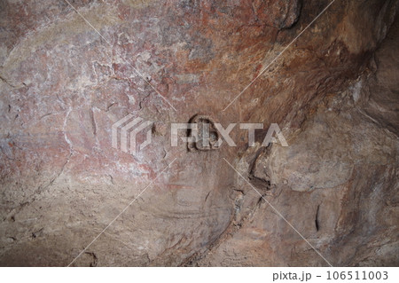 インド　バダミ石窟寺院 106511003