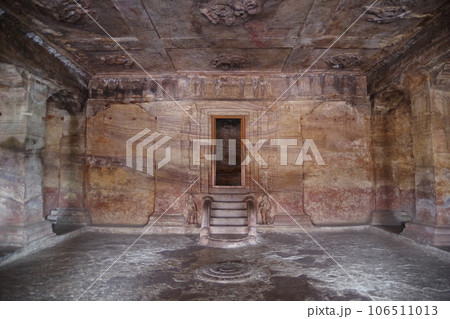 インド バダミ石窟寺院 インド バダミ石窟寺院 106511013