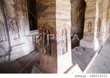 インド バダミ石窟寺院 インド バダミ石窟寺院 106511015