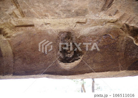 インド　バダミ石窟寺院 106511016