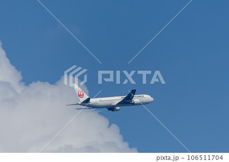 羽田空港を離陸した旅客機・JAL・ボーイング767・日本航空 106511704