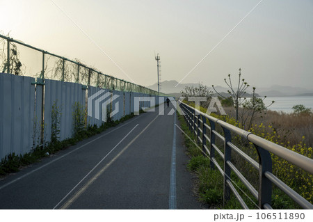 Bicycle path along Yeongsangang River 106511890