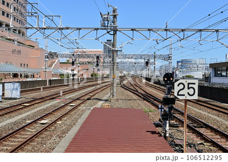 浜松駅のプラットホームとレール 浜松駅のプラットホームとレール 106512295