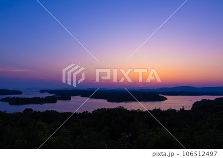 美しい志摩の景色と夕日 106512497