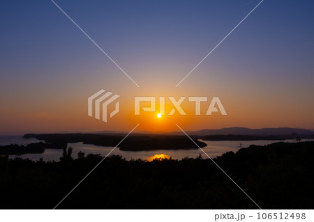 美しい志摩の景色と夕日 106512498