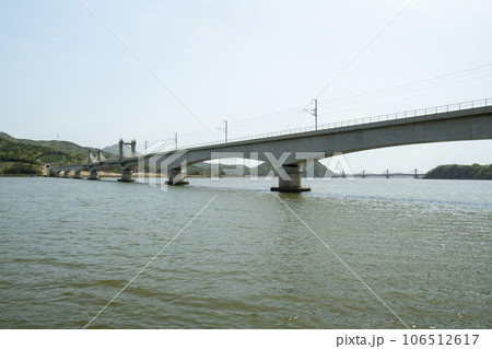 Bicycle path along Yeongsangang River 106512617