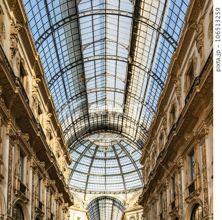 Interior of Galleria Vittorio Emanuele II shopping arcade, decorated in the Lombard Renaissance style 106513259