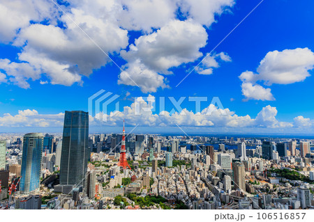東京　港区　六本木の夏空 106516857