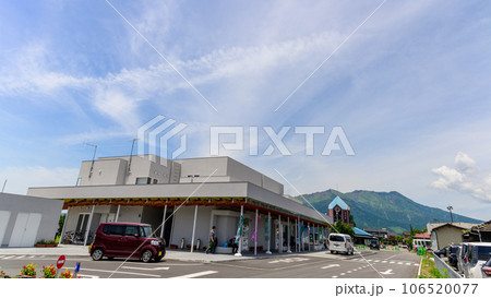 阿蘇の山並みを背景に高森駅と周辺風景（高森駅）南阿蘇鉄道(全線開通） 106520077