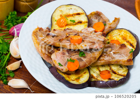 Barbecued lamb chops with aubergine Barbecued lamb chops with aubergine 106520205