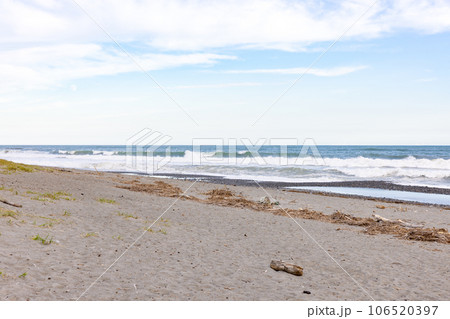 静岡県浜松市の中田島砂丘付近の太平洋 106520397