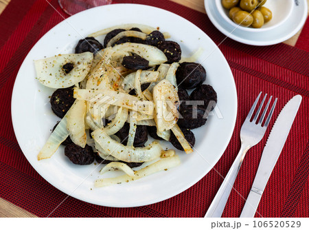 Morcilla con cebolla - traditional Spanish sausage from blood closeup 106520529