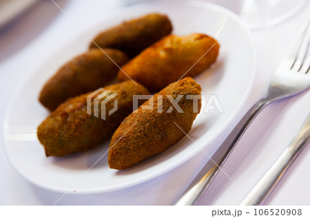 Spanish tapas croquetas caseras 106520908