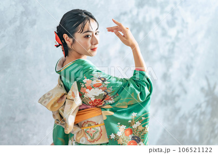 振袖を着た女性のポートレート 振袖を着た女性のポートレート 106521122