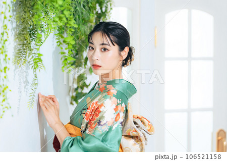 振袖を着た女性のポートレート 振袖を着た女性のポートレート 106521158
