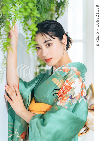 振袖を着た女性のポートレート 振袖を着た女性のポートレート 106521159