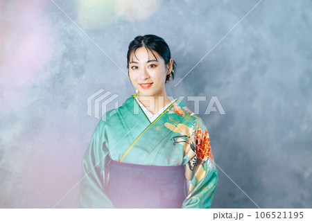 振袖と袴を着た女性のポートレート 振袖と袴を着た女性のポートレート 106521195