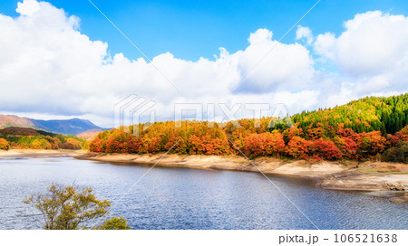 紅葉と湖と雲|恩原湖(16:9) 紅葉と湖と雲|恩原湖(16:9) 106521638