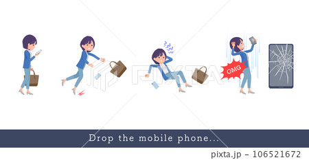 スマホを落としてしまう広報担当女性のセット スマホを落としてしまう広報担当女性のセット 106521672