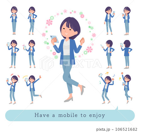 スマホを使って楽しむ広報担当女性のセット 106521682
