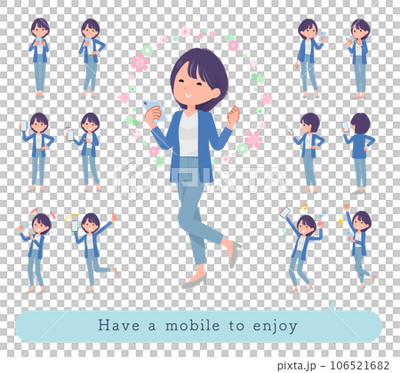 スマホを使って楽しむ広報担当女性のセット 106521682