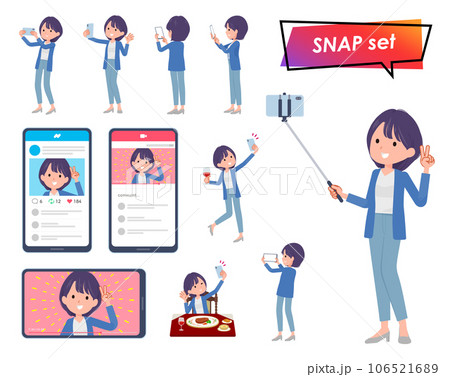 スマホで撮影する広報担当女性のセット 106521689