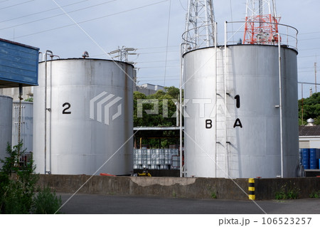 工場のタンク 106523257