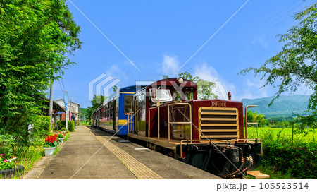 駅構内から観えるトロッコ列車 (南阿蘇 長陽駅) 南阿蘇鉄道(全線開通・高森駅から立野駅) 駅構内から観えるトロッコ列車 (南阿蘇 長陽駅) 南阿蘇鉄道(全線開通・高森駅から立野駅) 106523514