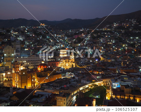 グアナファトの美しい夜景 メキシコ リメンバーミーの世界 | Guanajuato Mexico 106525107