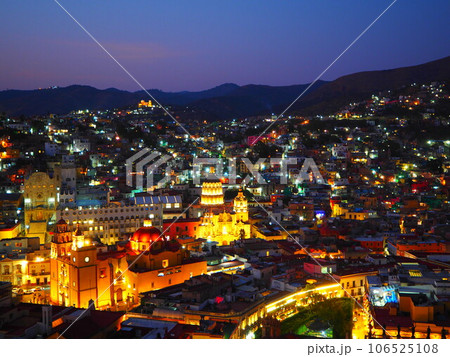 グアナファトの美しい夜景 メキシコ リメンバーミーの世界 | Guanajuato Mexico 106525108