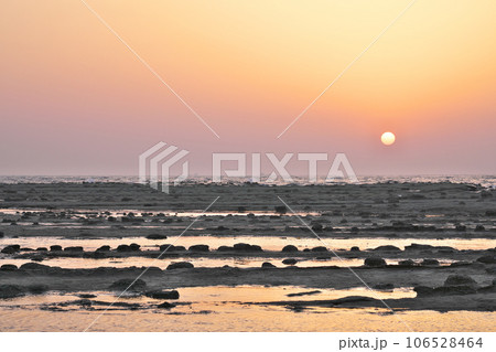 【石見畳ヶ浦 (夕景)】 島根県浜田市国分町 106528464