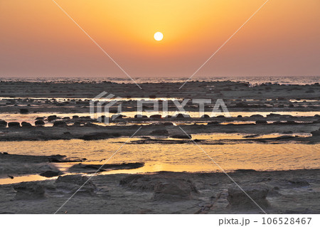 【石見畳ヶ浦 (夕景)】 島根県浜田市国分町 106528467