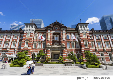 【都市風景】東京駅丸の内駅舎と駅前広場の景観 106530450