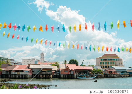 Floating house and seascape from Chew Jetty in Georgetown, Penang island, Malaysia 106530875