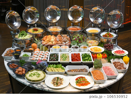 朝食ブッフェイメージ・料理集合イメージ・ホテル朝食イメージ 106530952