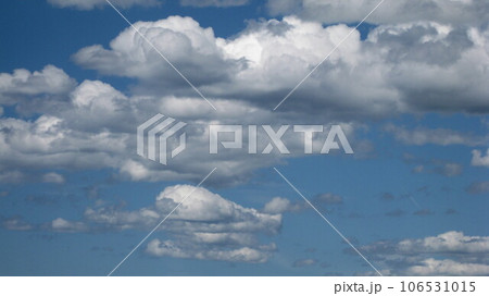 青空に浮かぶ白い雲 青空に浮かぶ白い雲 106531015