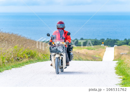 白い道 宗谷岬 バイク ライダー 白い道 宗谷岬 バイク ライダー 106531762