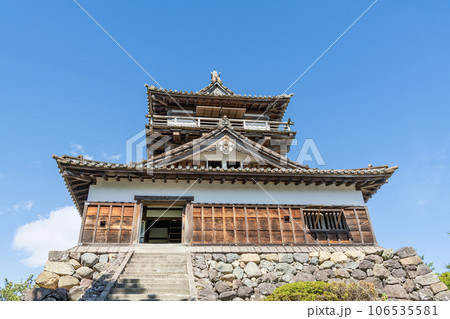 福井県坂井市　日本100名城　快晴の丸岡城天守 106535581