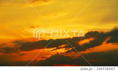 埼玉県川口市で2023年に撮影した夕暮れの空の風景 106536087