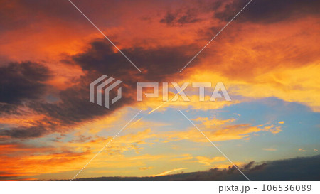 埼玉県川口市で2023年に撮影した夕暮れの空の風景 106536089
