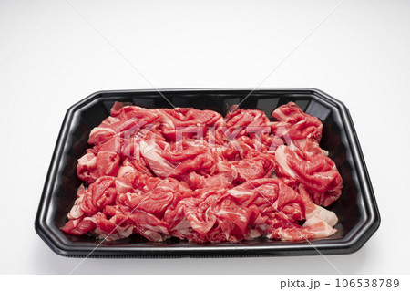 安くておいしい牛肉の肩ロース切り落とし、高齢者におすすめ動物性たんぱく質 106538789
