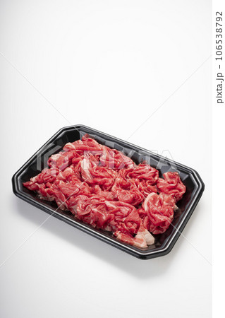 安くておいしい牛肉の肩ロース切り落とし、高齢者におすすめ動物性たんぱく質 106538792