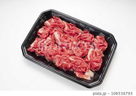 安くておいしい牛肉の肩ロース切り落とし、高齢者におすすめ動物性たんぱく質 106538793