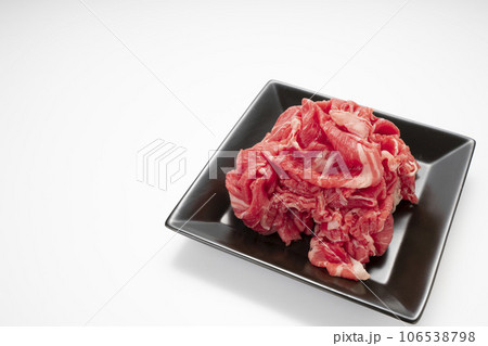 安くておいしい牛肉の肩ロース切り落とし、高齢者におすすめ動物性たんぱく質 106538798