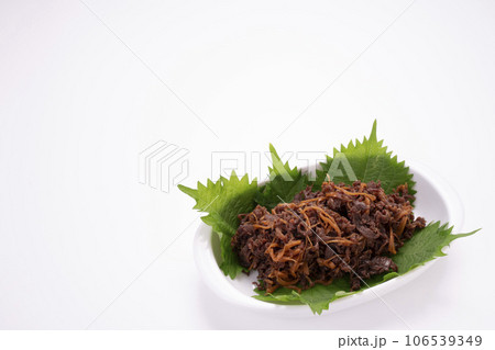 安くておいしい牛肉の肩ロース切り落としを使ったしぐれ煮、高齢者におすすめ動物性たんぱく質の保存食 安くておいしい牛肉の肩ロース切り落としを使ったしぐれ煮、高齢者におすすめ動物性たんぱく質の保存食 106539349