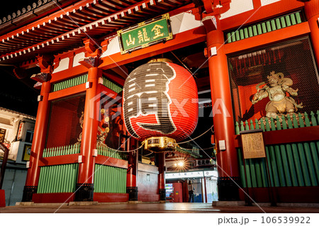 ライトアップされた雷門 ライトアップされた雷門 106539922