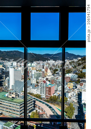 長崎市役所新庁舎　展望ホールからの眺め　【長崎市】 106541754