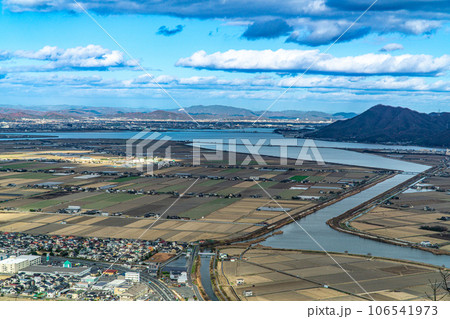 常山　山上から見た干拓地と児島湖　岡山県玉野市 106541973